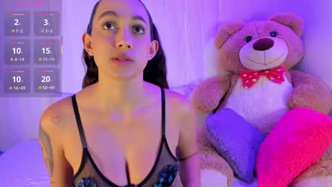 Snapshot of moll1e_ chatting on November 2025 10:32:02 PM M o L l i E online show from November 2025 10:32:02 PM