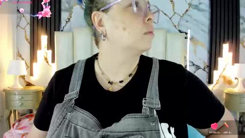 Hey Guys  Im Mollie online show from October 2025 12:36:01 PM