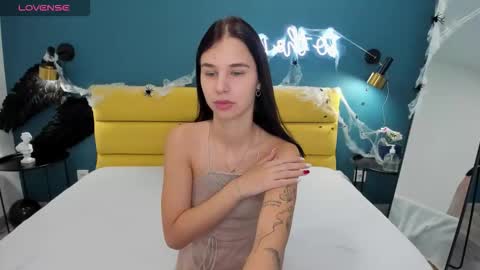 Molly  online show from October 2025 02:06:02 AM