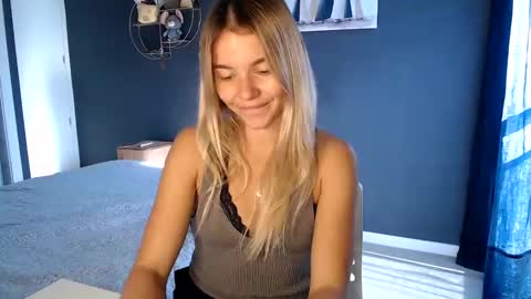 Snapshot of molly_bell chatting on January 2025 01:49:01 PM Molly online show from January 2025 01:49:01 PM