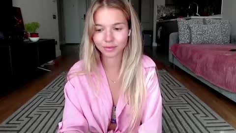 Snapshot of molly_bell chatting on June 2026 01:49:01 PM Molly online show from June 2026 01:49:01 PM