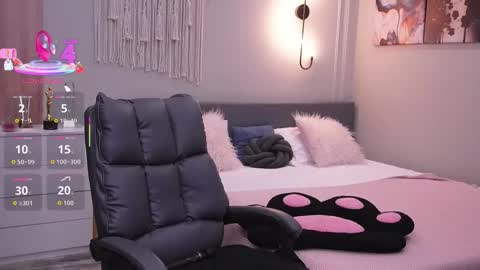 Molly online show from October 2025 01:06:01 AM