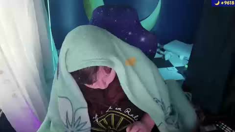 molly_moons online show from October 2025 04:41:01 PM