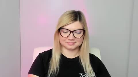 Molly online show from September 2025 11:32:01 AM