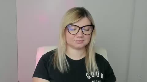 Molly online show from October 2025 11:51:02 AM