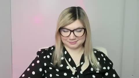 Molly online show from October 2025 11:55:02 AM