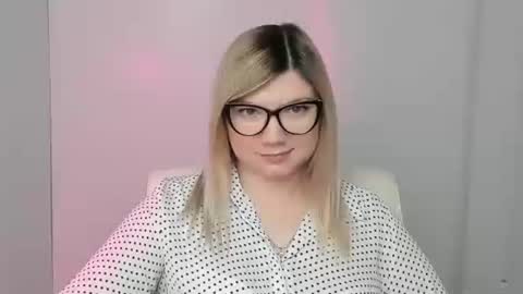 Molly online show from October 2025 11:44:02 AM