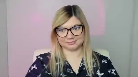 Molly online show from October 2025 06:45:01 AM