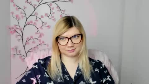 Molly online show from December 2025 12:43:01 PM