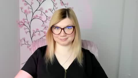 Snapshot of molly_moree chatting on April 2026 11:34:01 AM Molly online show from April 2026 11:34:01 AM