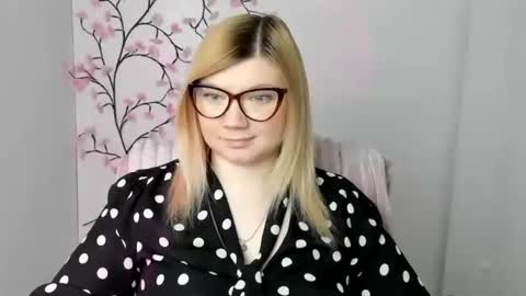 Snapshot of molly_moree chatting on April 2026 11:41:01 AM Molly online show from April 2026 11:41:01 AM