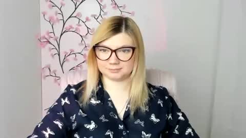 Snapshot of molly_moree chatting on April 2026 11:36:02 AM Molly online show from April 2026 11:36:02 AM