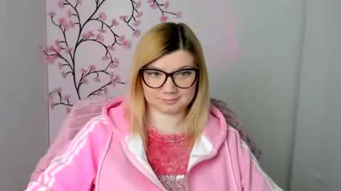Snapshot of molly_moree chatting on May 2026 11:37:01 AM Molly online show from May 2026 11:37:01 AM