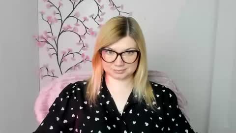 Snapshot of molly_moree chatting on May 2026 11:49:01 AM Molly online show from May 2026 11:49:01 AM