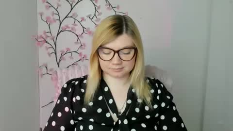 Snapshot of molly_moree chatting on May 2026 11:39:02 AM Molly online show from May 2026 11:39:02 AM