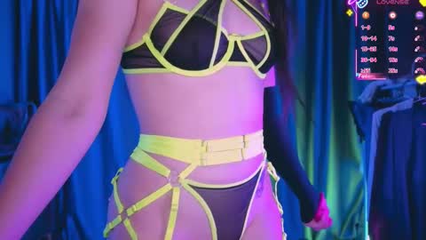 Molly online show from December 2025 06:28:01 PM