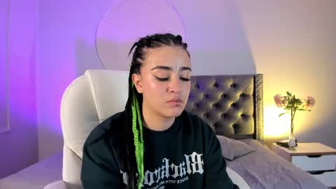 Snapshot of molly_rose_1 chatting on December 2024 04:12:02 AM Molly online show from December 2024 04:12:02 AM