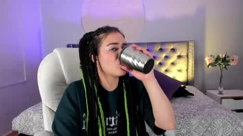 Snapshot of molly_rose_1 chatting on December 2024 04:44:02 AM Molly online show from December 2024 04:44:02 AM