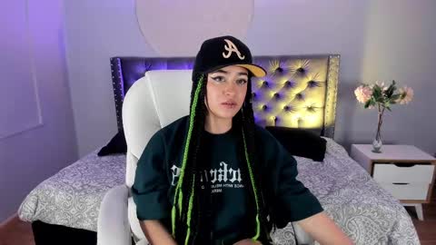 Snapshot of molly_rose_1 chatting on December 2024 06:03:02 AM Molly online show from December 2024 06:03:02 AM