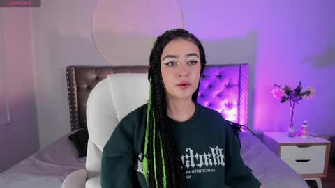 Snapshot of molly_rose_1 chatting on January 2025 01:48:01 AM Molly online show from January 2025 01:48:01 AM