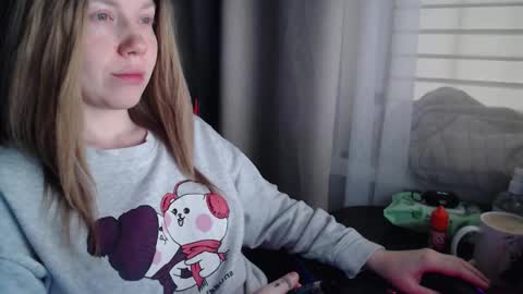 I have new photos come and see with love Molly online show from November 2025 06:45:01 AM