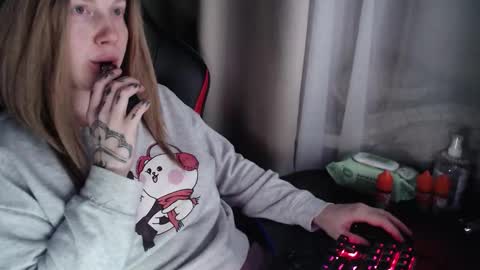 I have new photos come and see with love Molly online show from November 2025 12:32:02 AM