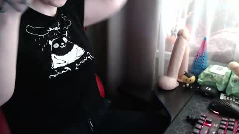 I have new photos come and see with love Molly online show from June 2026 02:33:01 PM