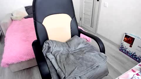 Snapshot of molly_sweetbaby chatting on September 2025 11:25:01 AM Ill tell you when were private online show from September 2025 11:25:01 AM