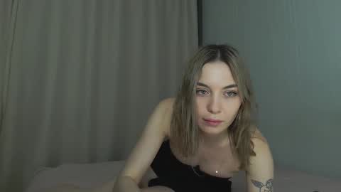 Snapshot of molly_wheel chatting on February 2025 12:59:01 AM molly_wheel online show from February 2025 12:59:01 AM