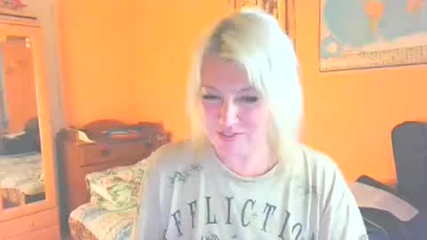 Snapshot of mollyjoyq chatting on May 2026 06:48:01 PM Mollyjoyq online show from May 2026 06:48:01 PM