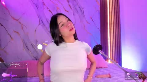 Snapshot of mollylewis18 chatting on October 2025 08:27:02 PM New girl Emily Valentina Michelle online show from October 2025 08:27:02 PM