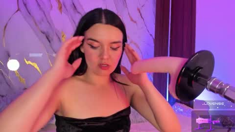 Snapshot of mollylewis18 chatting on December 2025 02:41:02 AM New girl Emily Valentina Michelle online show from December 2025 02:41:02 AM