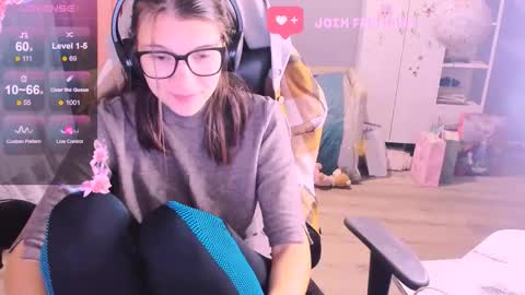  KIRA  online show from November 2025 01:59:02 AM