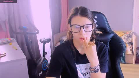  KIRA  online show from April 2026 05:08:02 AM