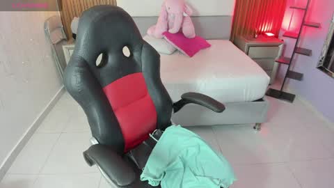 MOLLY online show from April 2026 07:17:02 PM