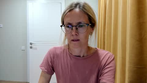 Snapshot of mollystory chatting on September 2025 03:49:01 PM AngelMomm online show from September 2025 03:49:01 PM