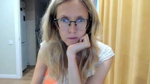 Snapshot of mollystory chatting on October 2025 05:38:02 AM AngelMomm online show from October 2025 05:38:02 AM