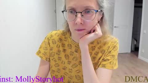 Snapshot of mollystory chatting on November 2025 06:46:01 AM AngelMomm online show from November 2025 06:46:01 AM