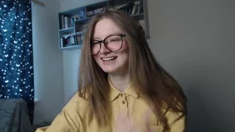 Snapshot of mollytucker chatting on March 2025 12:20:01 PM mollytucker online show from March 2025 12:20:01 PM