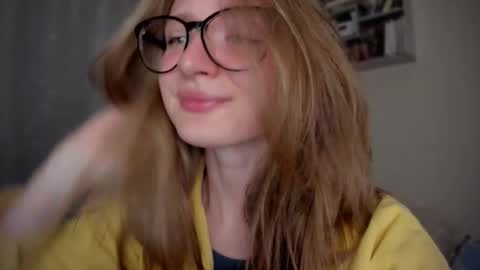 Snapshot of mollytucker chatting on September 2025 04:17:01 PM mollytucker online show from September 2025 04:17:01 PM