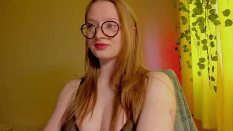 Snapshot of mollytucker chatting on May 2026 02:12:01 PM mollytucker online show from May 2026 02:12:01 PM