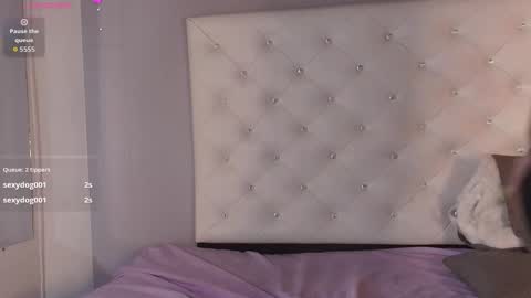 mollyycrystal online show from December 2025 08:00:02 AM