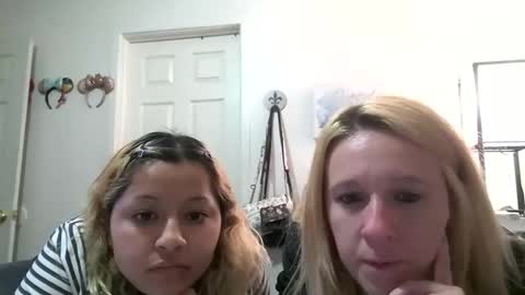 Snapshot of molovescows chatting on December 2025 01:43:02 AM Bbymoxoxo online show from December 2025 01:43:02 AM