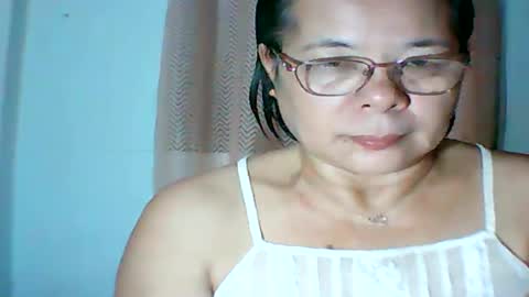 Snapshot of mombastic55 chatting on May 2026 01:17:02 PM mombastic55 online show from May 2026 01:17:02 PM
