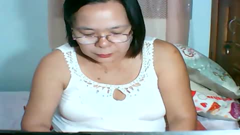 Snapshot of mombastic55 chatting on May 2026 10:08:02 AM mombastic55 online show from May 2026 10:08:02 AM