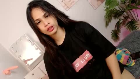 MOMIKHEM online show from October 2025 06:12:01 AM