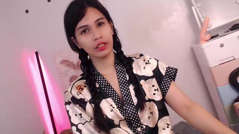 Snapshot of momi_khem019 chatting on May 2026 03:41:01 PM MOMIKHEM online show from May 2026 03:41:01 PM