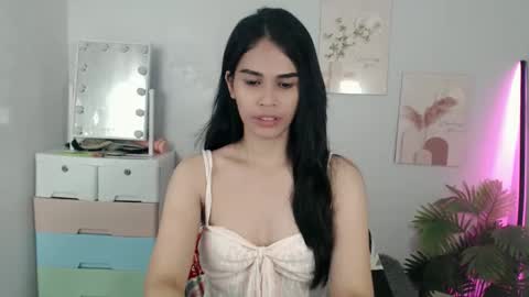 Snapshot of momi_khem019 chatting on May 2026 04:48:02 PM MOMIKHEM online show from May 2026 04:48:02 PM