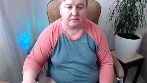 Snapshot of mommy99x chatting on December 2024 10:43:01 AM Mommy99X online show from December 2024 10:43:01 AM