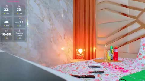 Snapshot of mommywebcam chatting on October 2025 02:19:02 AM DINAH online show from October 2025 02:19:02 AM